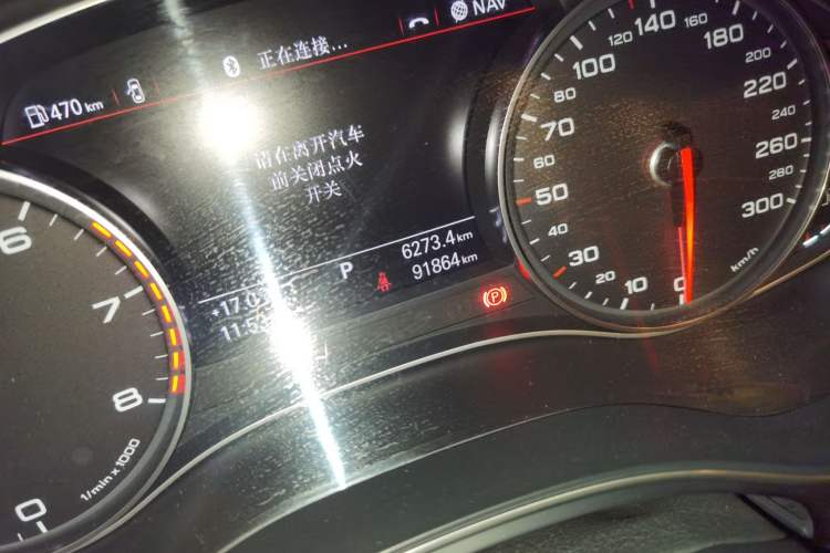 Used Audi A6L 2015 35 FSI quattro Comfort Model Odometer Close Up
