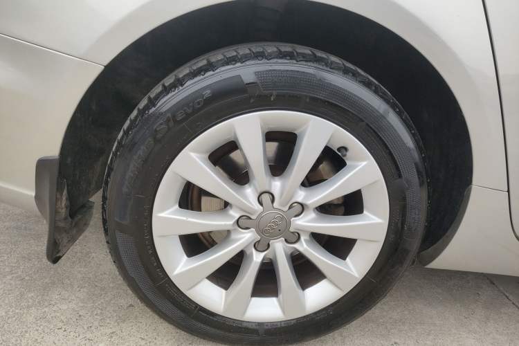 Used Audi A6L 2015 TFSI Millionth Anniversary Intelligent Model Right Rear Wheel Hub