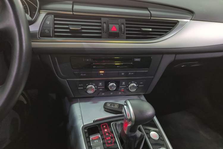 Used Audi A6L 2015 TFSI Millionth Anniversary Intelligent Model Audio And AC Panel