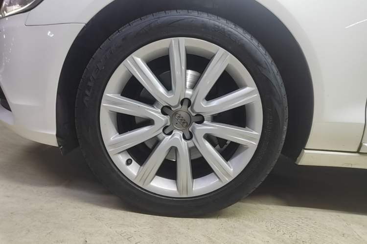Used Audi A6L 2015 TFSI Millionth Anniversary Intelligent Model Left Front Wheel Hub