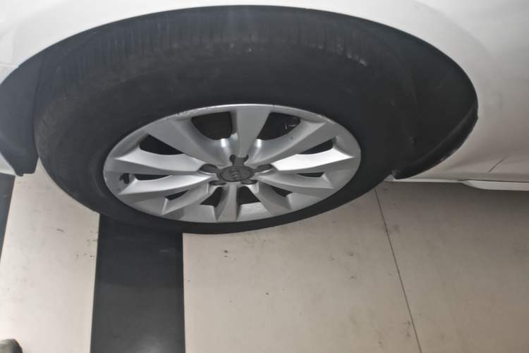 Used Audi A6L 2015 TFSI Millionth Anniversary Intelligent Model Left Front Wheel Hub
