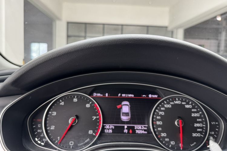 Used Audi A6L 2015 TFSI Millionth Anniversary Intelligent Model Odometer Close Up