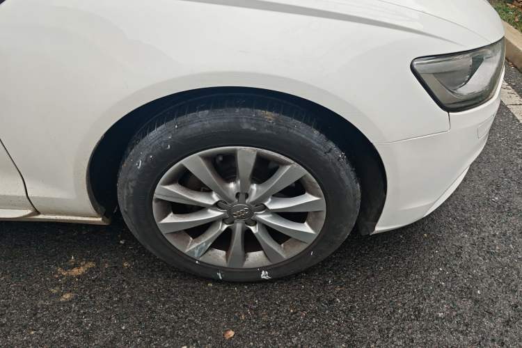 Used Audi A6L 2015 TFSI Millionth Anniversary Intelligent Model Right Front Wheel Hub