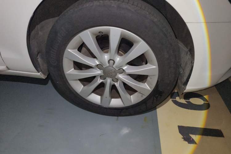 Used Audi A6L 2015 TFSI Millionth Anniversary Intelligent Model Right Front Wheel Hub