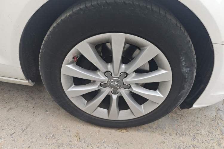 Used Audi A6L 2015 TFSI Millionth Anniversary Intelligent Model Right Front Wheel Hub