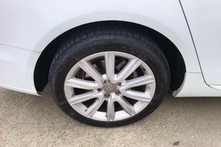 Used Audi A6L 2015 TFSI Millionth Anniversary Intelligent Model Right Rear Wheel Hub