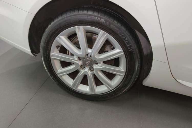 Used Audi A6L 2015 TFSI Millionth Anniversary Intelligent Model Right Rear Wheel Hub