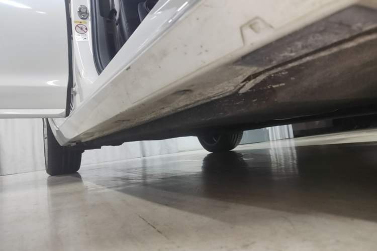 Used Audi A6L 2015 TFSI Millionth Anniversary Intelligent Model Right Side Sill