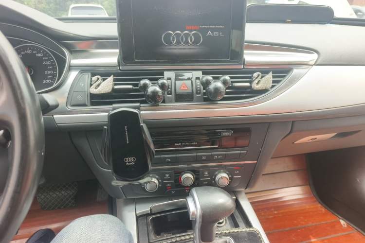 Used Audi A6L 2015 TFSI Millionth Anniversary Intelligent Model Audio And AC Panel