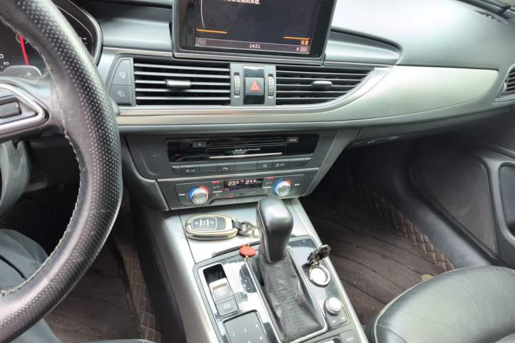Used Audi A6L 2016 TFSI Sport Edition Audio And AC Panel