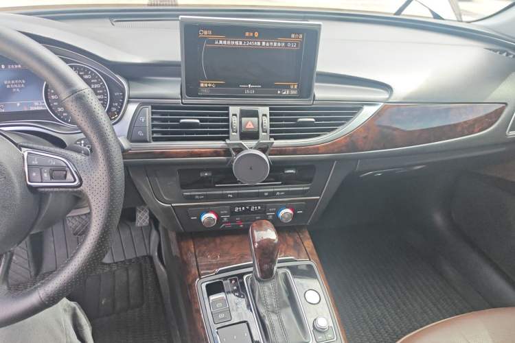 Used Audi A6L 2016 45 TFSI quattro Sport Edition Audio And AC Panel