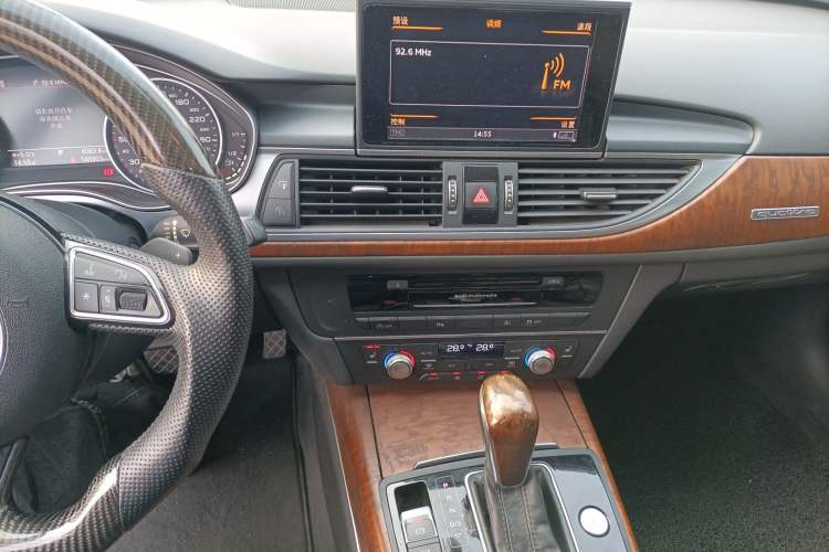 Used Audi A6L 2016 TFSI Sport Edition Audio And AC Panel