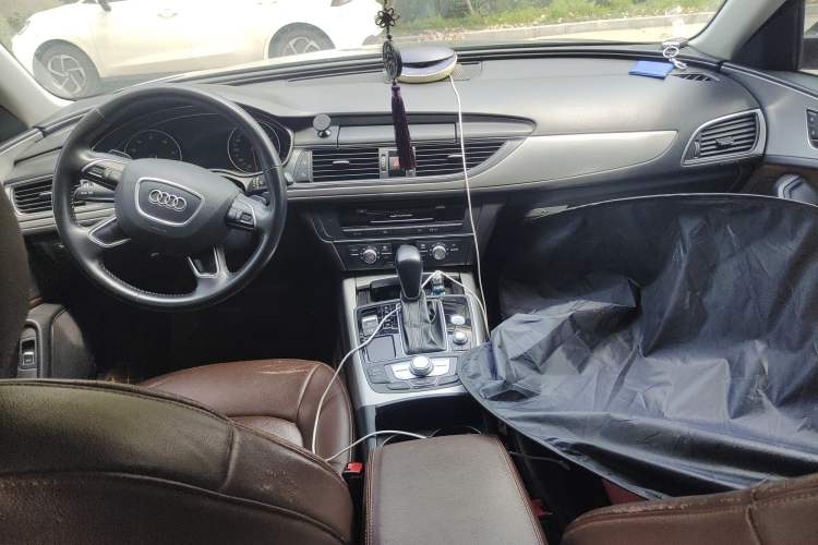 Used Audi A6L 2016 30 FSI Technology Model Center Console