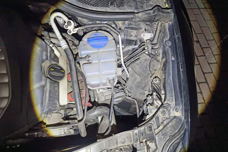 Used Audi A6L 2016 30 FSI Comfort Version Engine Bay Left