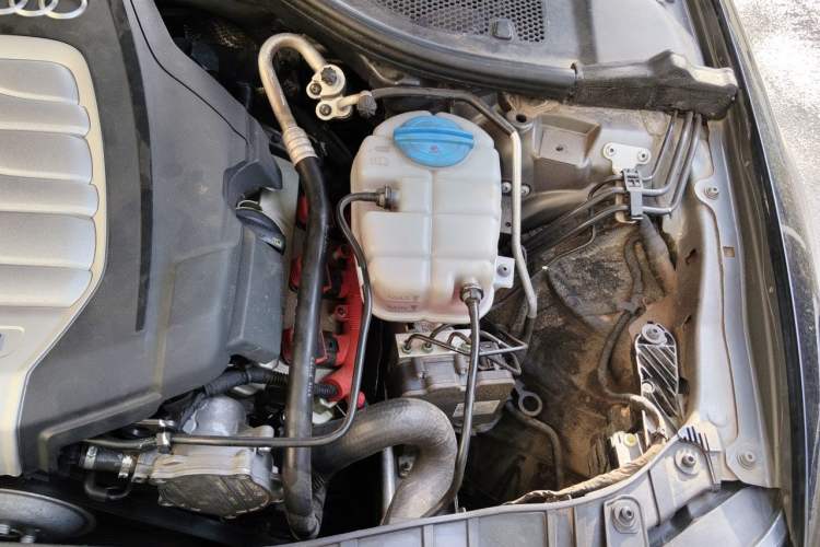 Used Audi A6L 2016 30 FSI Comfort Version Engine Bay Left