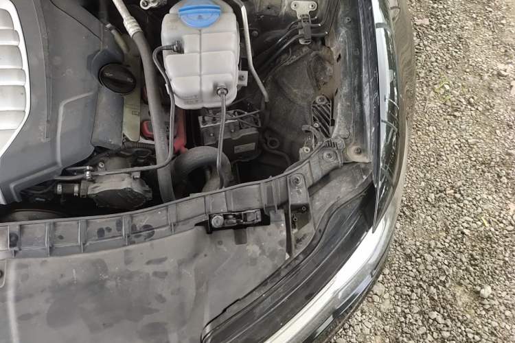 Used Audi A6L 2016 30 FSI Comfort Version Engine Bay Left