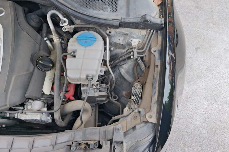 Used Audi A6L 2016 30 FSI Comfort Version Engine Bay Left