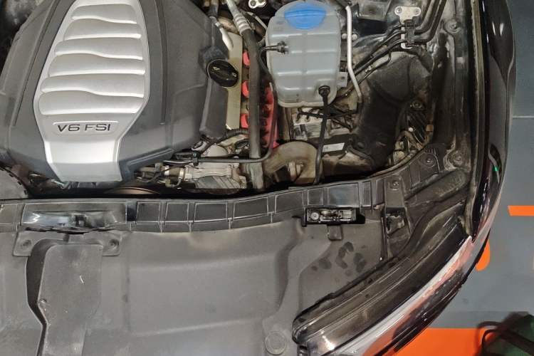 Used Audi A6L 2016 30 FSI Comfort Version Engine Bay Left