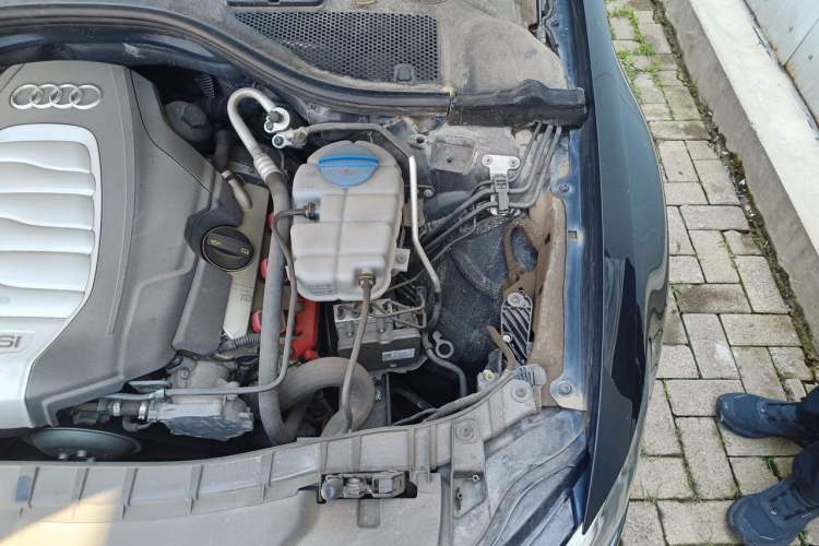 Used Audi A6L 2016 30 FSI Comfort Version Engine Bay Left