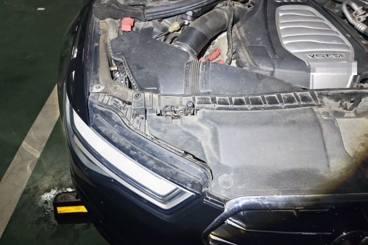Used Audi A6L 2016 30 FSI Comfort Version Engine Bay Right