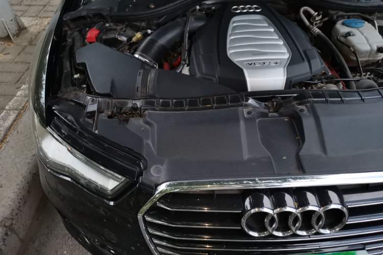 Used Audi A6L 2016 30 FSI Comfort Version Engine Bay Right