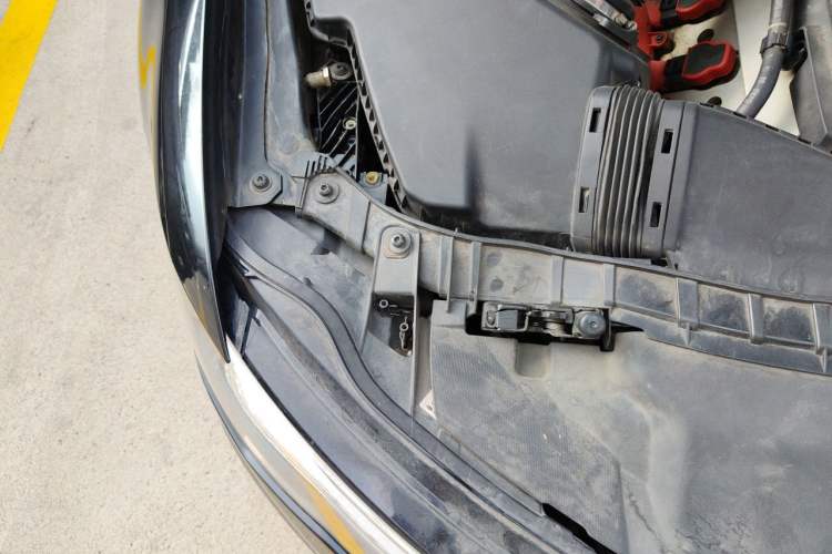 Used Audi A6L 2016 30 FSI Comfort Version Engine Bay Right