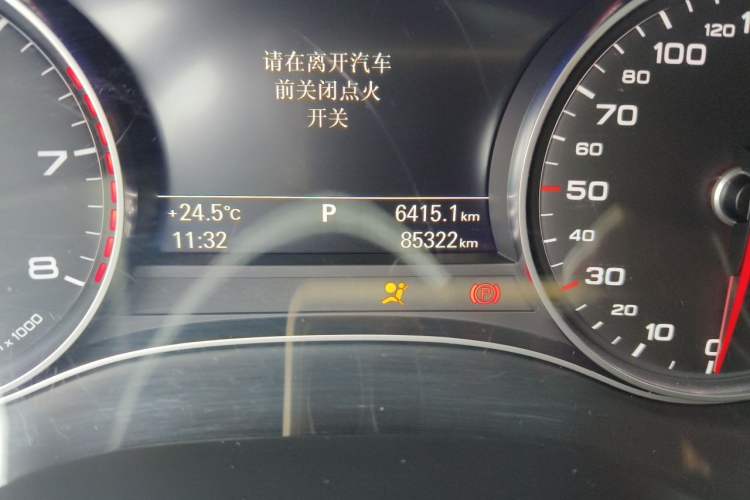 Used Audi A6L 2016 30 FSI Comfort Version Odometer Close Up