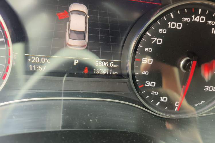 Used Audi A6L 2016 30 FSI Comfort Version Odometer Close Up