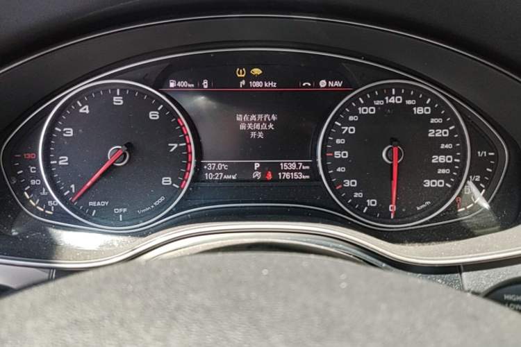 Used Audi A6L 2016 30 FSI Comfort Version Odometer Close Up