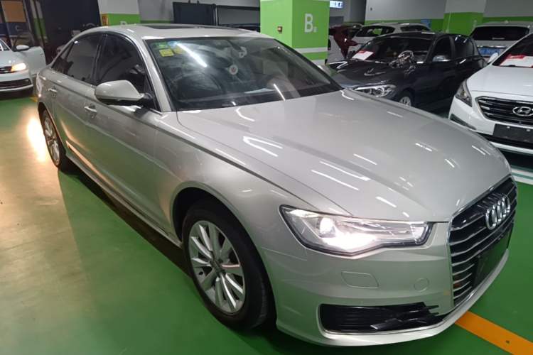 Used Audi A6L 2016 TFSI Technology Edition Front Right 45 Deg