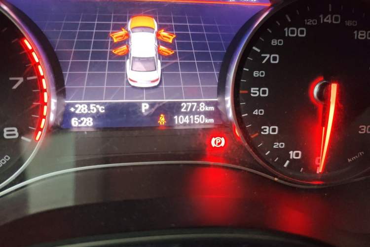 Used Audi A6L 2016 30 FSI Comfort Version Odometer Close Up
