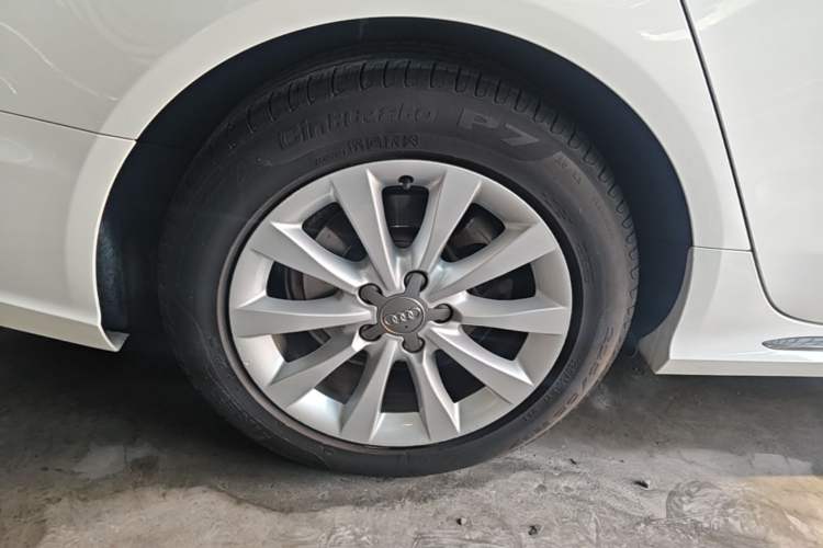 Used Audi A6L 2016 30 FSI Technology Model Right Rear Wheel Hub