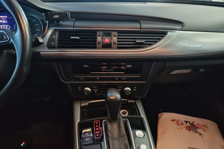 Used Audi A6L 2017 45 TFSI quattro Sport Edition Audio And AC Panel
