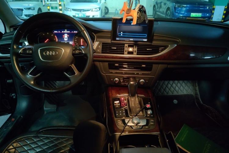 Used Audi A6L 2017 30 FSI Comfort Model Center Console