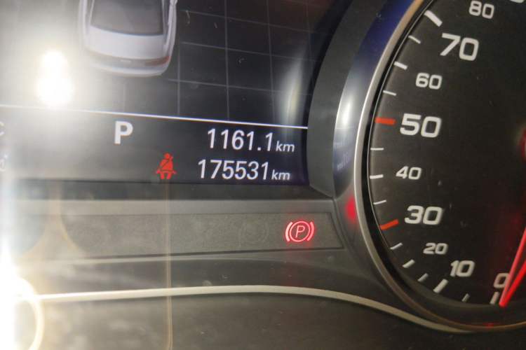 Used Audi A6L 2017 30 FSI Comfort Model Odometer Close Up