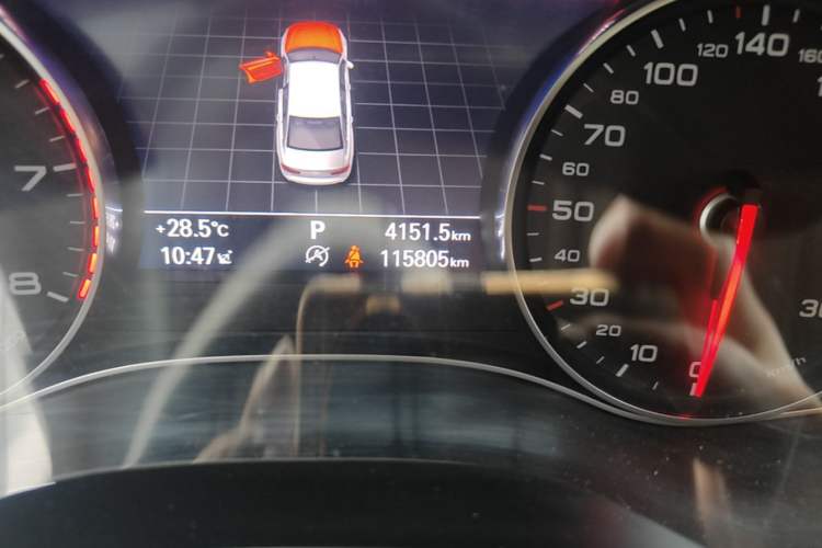 Used Audi A6L 2017 45 TFSI quattro Sport Edition Odometer Close Up