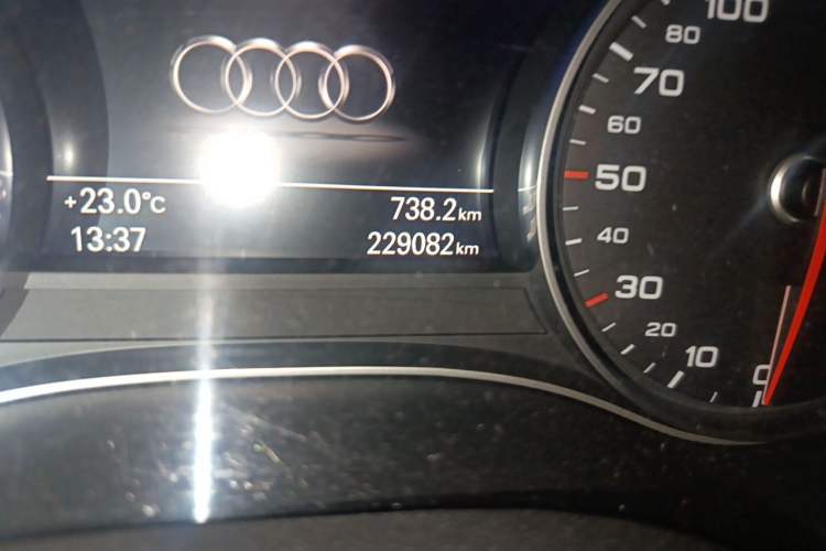 Used Audi A6L 2017 30 FSI Technology Model Odometer Close Up