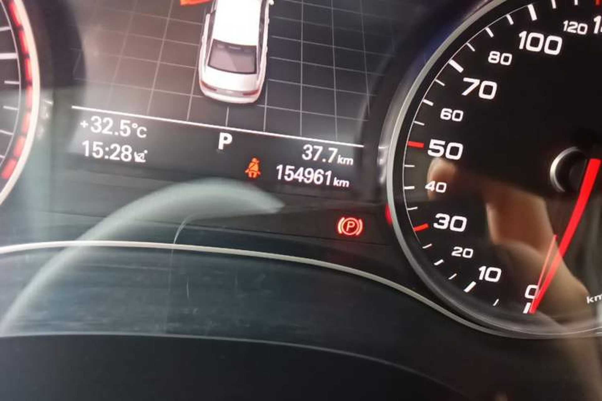Used Audi A6L 2017 30 FSI Comfort Model Odometer Close Up