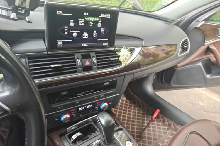 Used Audi A6L 2017 30 FSI Comfort Model Odometer Close Up