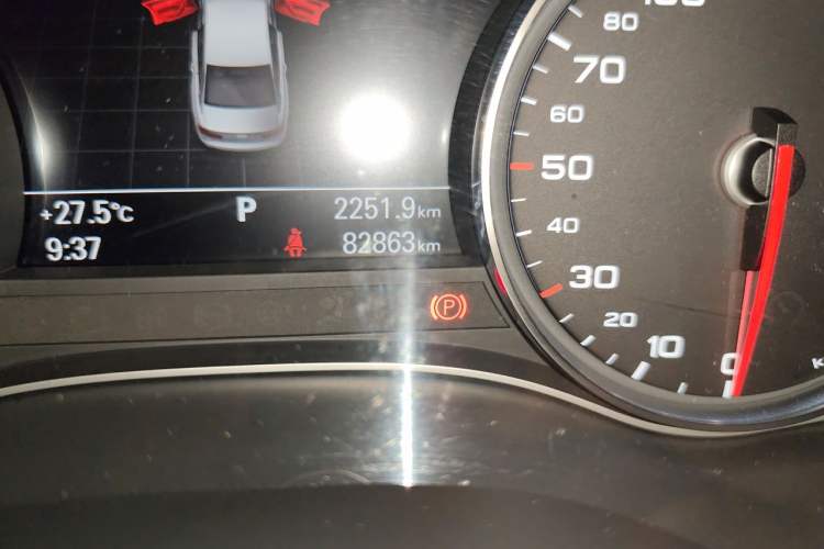 Used Audi A6L 2017 30 FSI Comfort Model Odometer Close Up