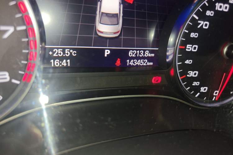 Used Audi A6L 2017 TFSI Technology Edition Odometer Close Up