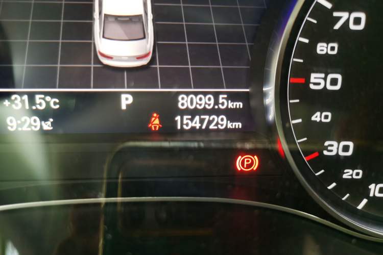 Used Audi A6L 2017 30 FSI Comfort Model Odometer Close Up