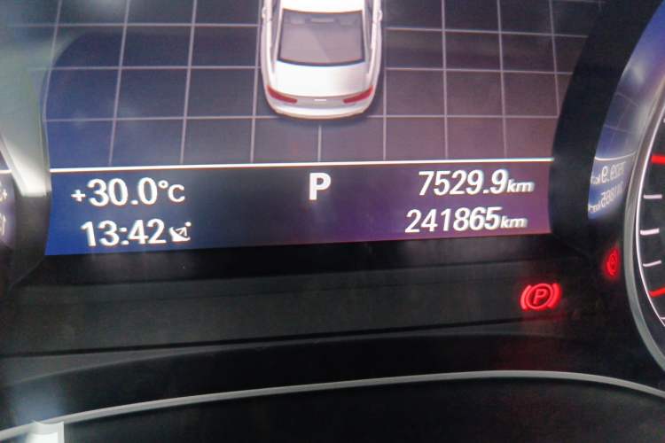 Used Audi A6L 2017 45 TFSI quattro Sport Edition Odometer Close Up