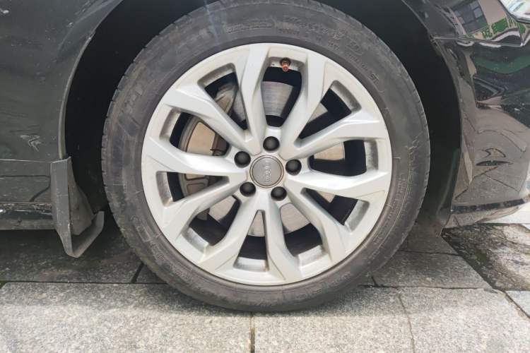 Used Audi A6L 2017 45 TFSI quattro Sport Edition Right Front Wheel Hub