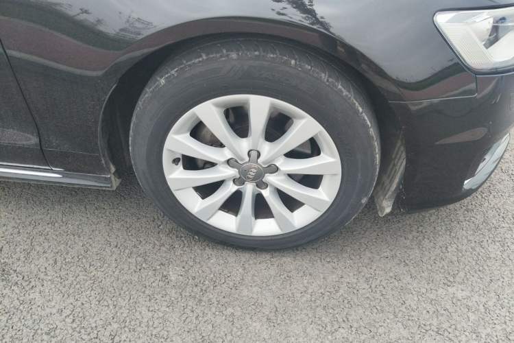 Used Audi A6L 2017 30 FSI Technology Model Right Front Wheel Hub