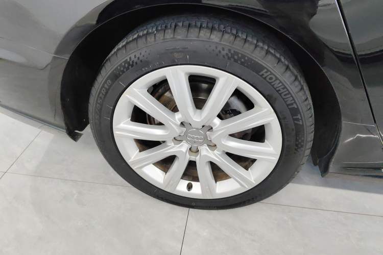 Used Audi A6L 2017 30 FSI Technology Model Right Rear Wheel Hub