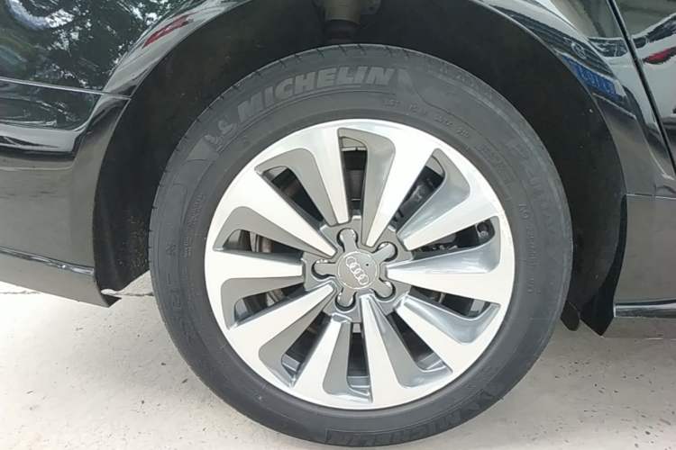 Used Audi A6L 2017 30 FSI Comfort Model Right Rear Wheel Hub