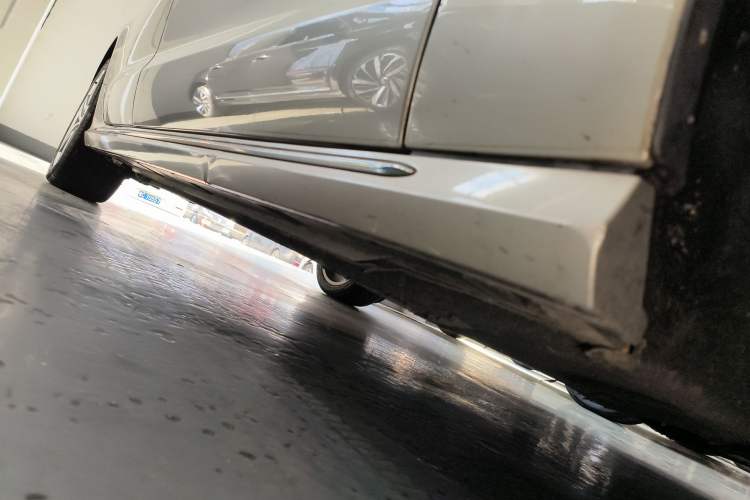 Used Audi A6L 2017 30 FSI Comfort Model Right Side Sill