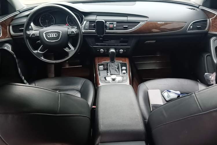Used Audi A6L 2017 30 FSI Comfort Model Center Console