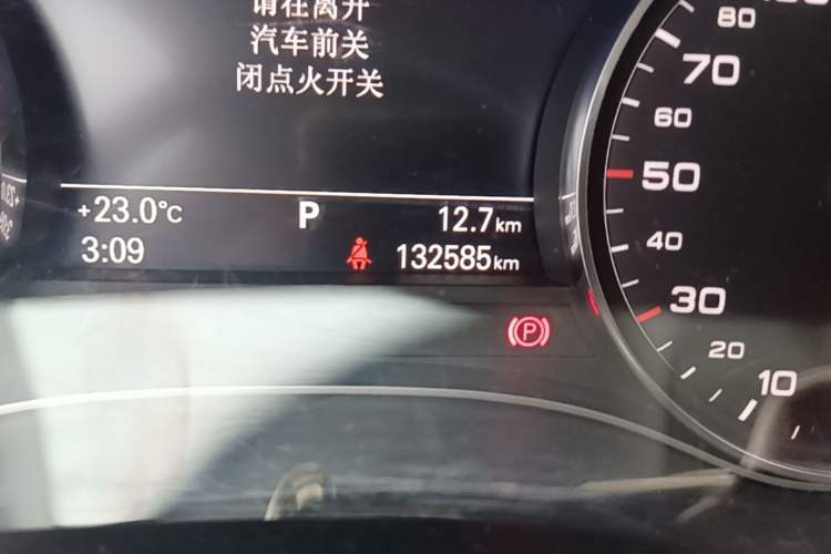 Used Audi A6L 2017 30 FSI Comfort Model Odometer Close Up